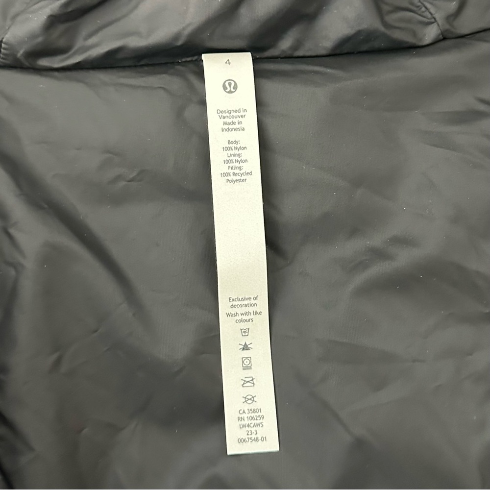 Lululemon Hooded Insulated Wrap Puffer Jacket Black Size 4 - Picture 4 of 5